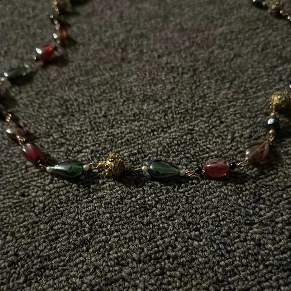 Elegant Multicolor Beaded Necklace - Picture 2 of 4